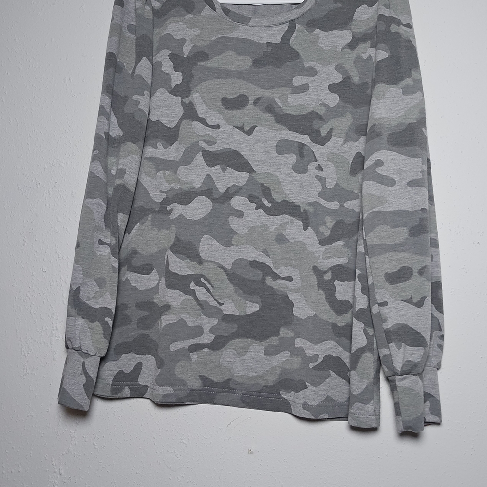 Jane and Delancey Camo style long‎ sleeve blouse top